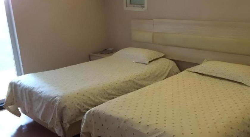 Super 8 Songjiang Town Branch Hotel