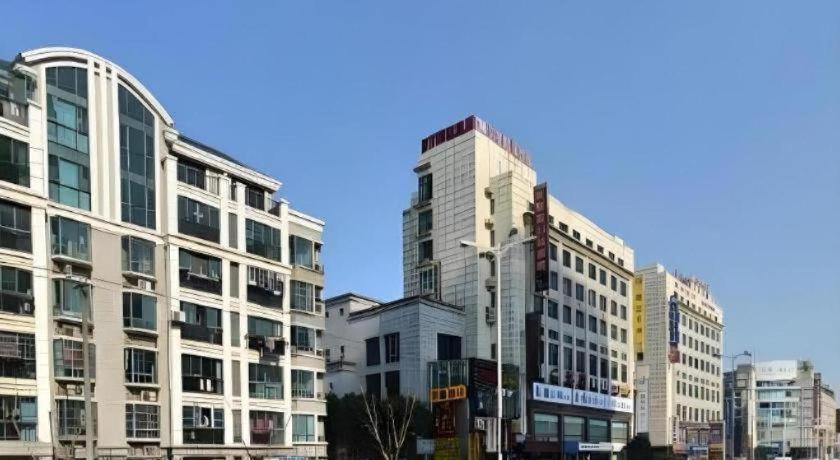 Super 8 Songjiang Town Branch Hotel 2*