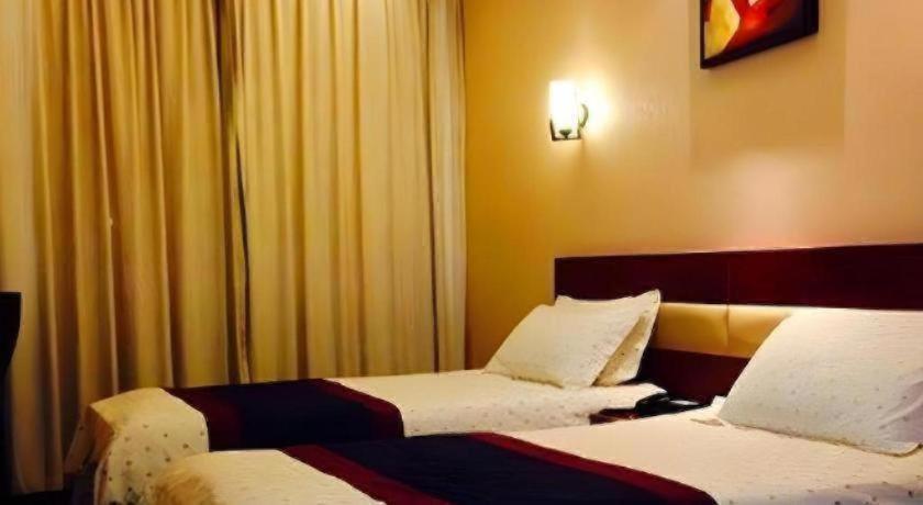 Super 8 Songjiang Town Branch Hotel 2*
